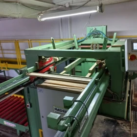 Machine for stacking boards EURO pallets MADREW