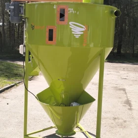 Vertical mixer for loose feed, type "okonek" 750kg capacity manufactured in 2021