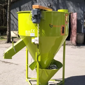 Vertical mixer for loose feed, type "okonek" 750kg capacity manufactured in 2021